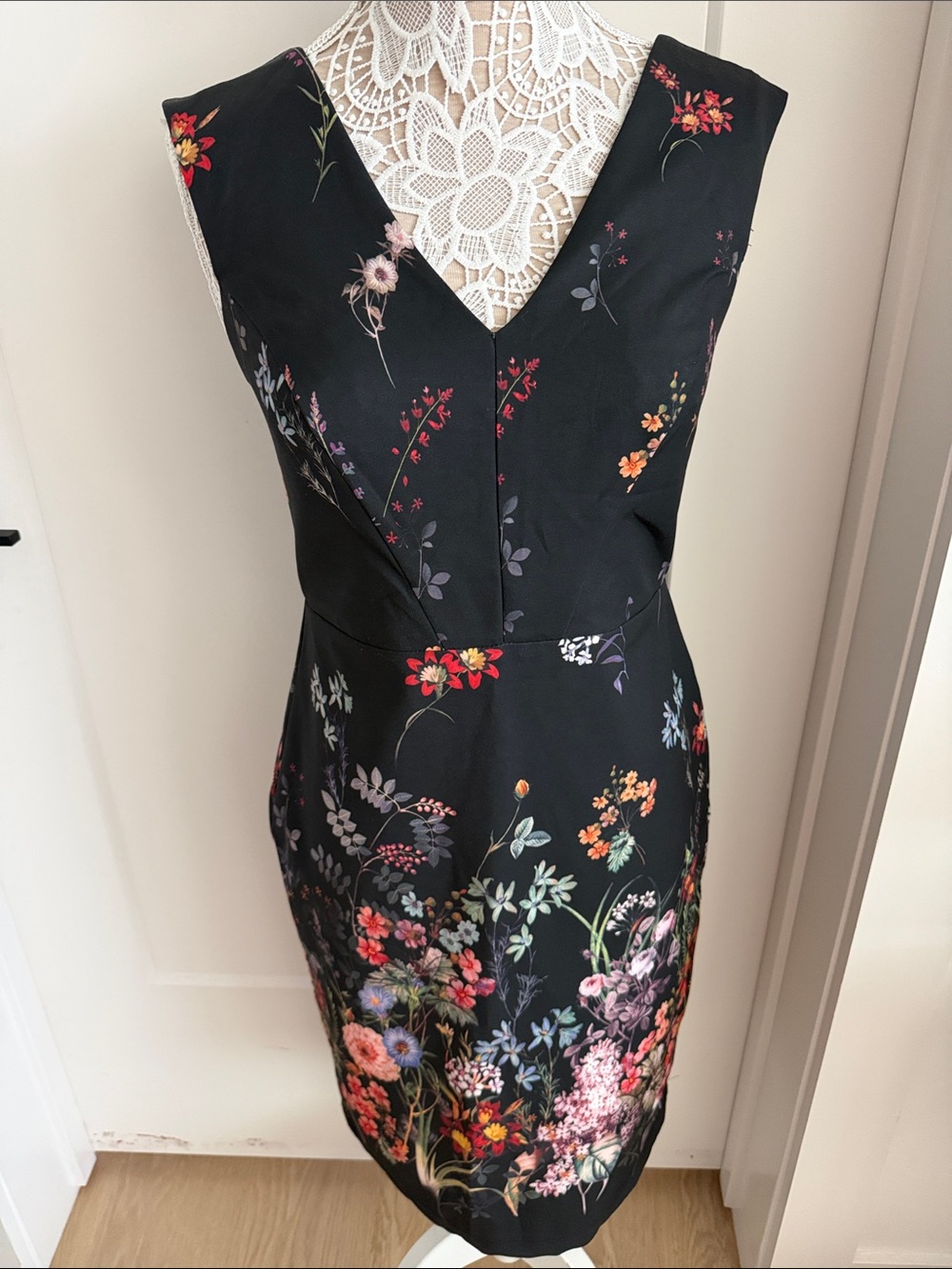 Suzy Shier Black Floral V-Neck Midi Dress